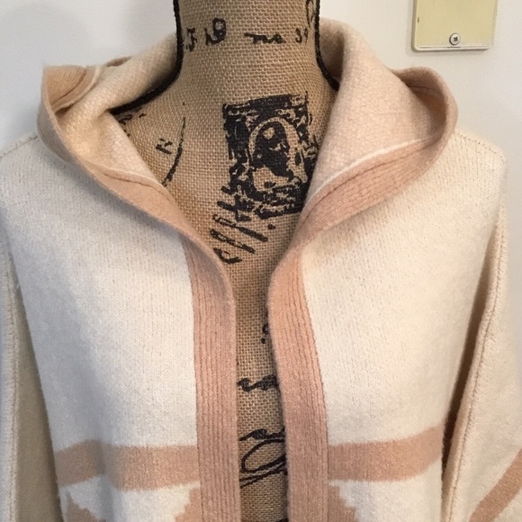 ❌SOLD❌💕Gorgeous Anthropologie Cape by Moth - Picture 3 of 4